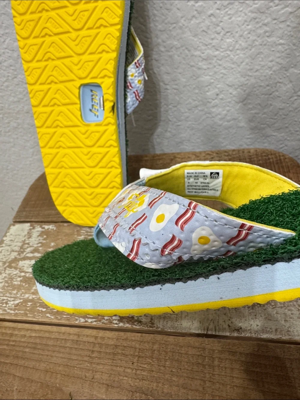 Reef Mulligan Breakfast Golf  Bottle Opener Flip Flops Men Size 9 NEW